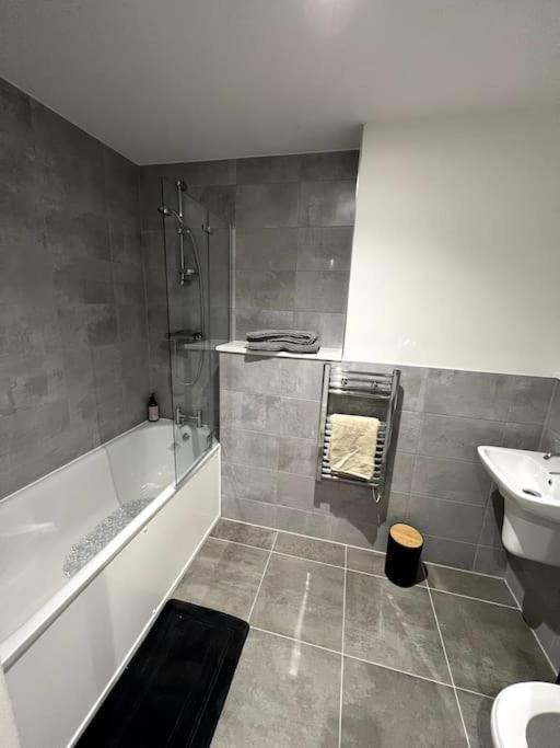 Luxurious City View Apartment In Salford Manchester Extérieur photo