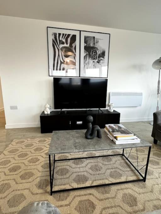 Luxurious City View Apartment In Salford Manchester Extérieur photo