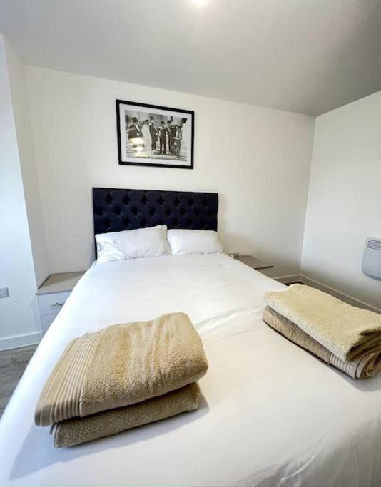 Luxurious City View Apartment In Salford Manchester Extérieur photo